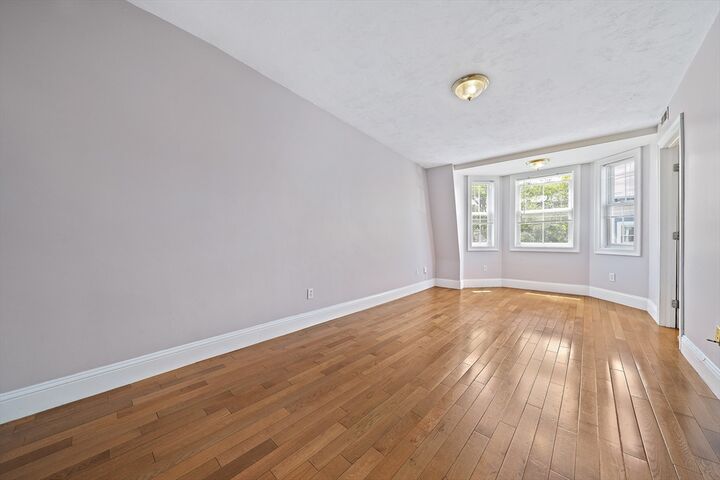 Property Photo:  662 E 7th Street 3  MA 02127 