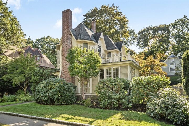 Property Photo:  284 Lake Ave  MA 02461 