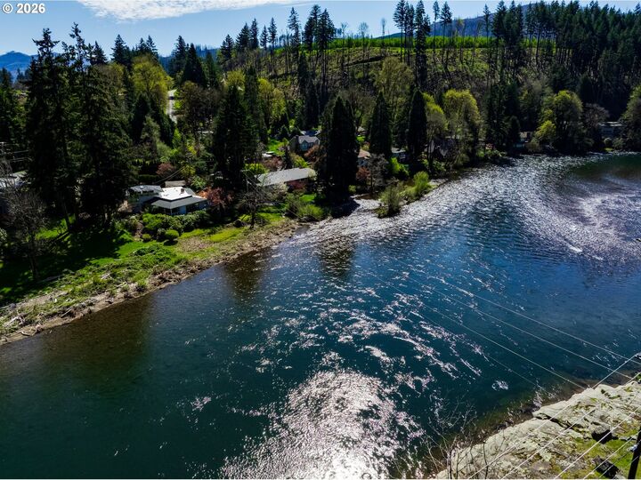 Property Photo: 91082 Leashore Dr OR 97488