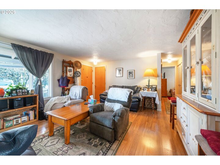 Property Photo: 2190 Pierce St OR 97405