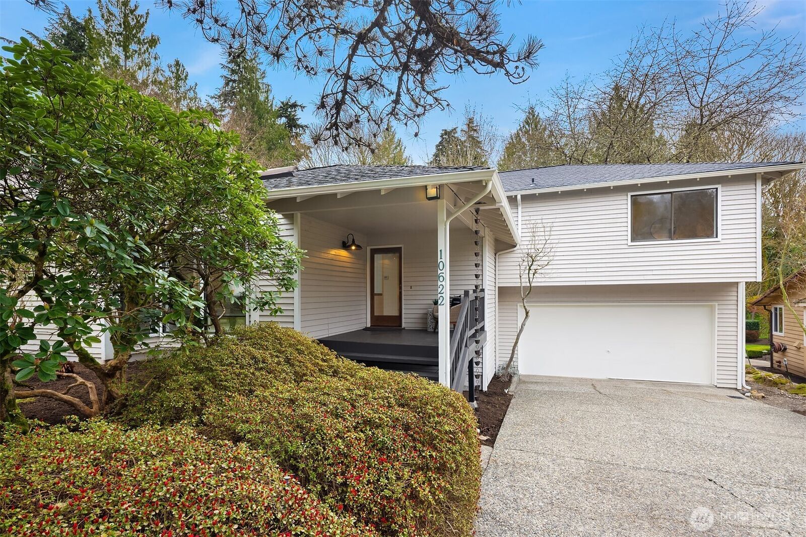 Property Photo: 10622 184th Avenue NE WA 98052