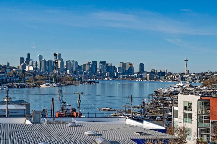 Property Photo: 3900 2nd Avenue NE 403 WA 98105