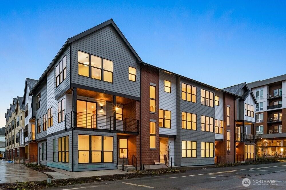 Property Photo:  687 NW Locust St (Homesite #13)  WA 98027 