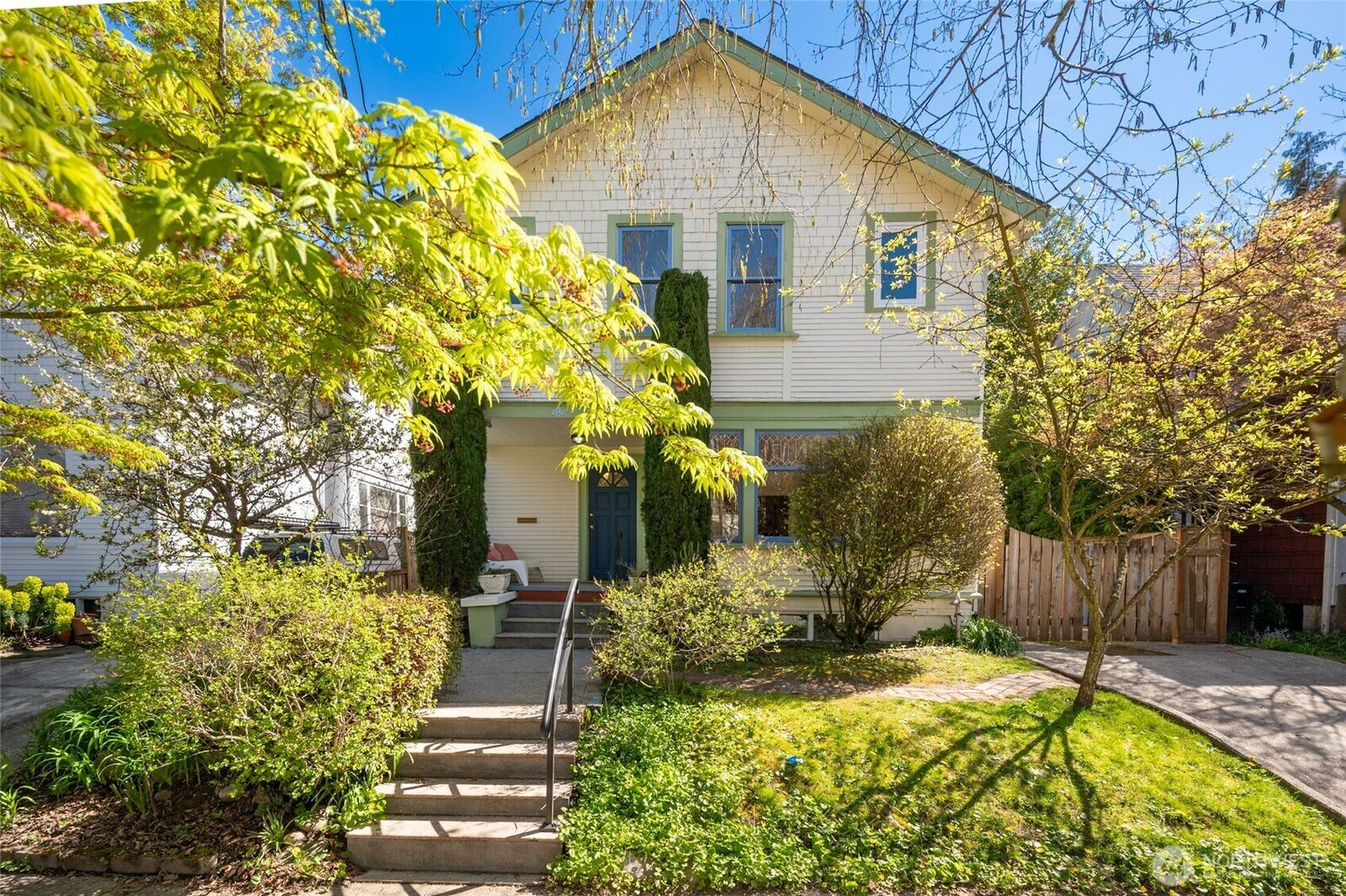 Property Photo:  318  18th Avenue E  WA 98112 
