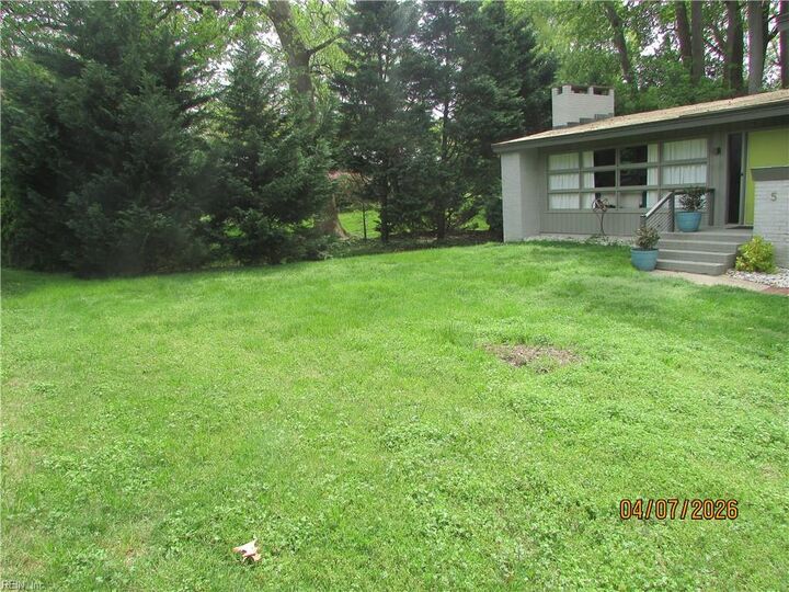 Property Photo: 5 Downing Pl VA 23606