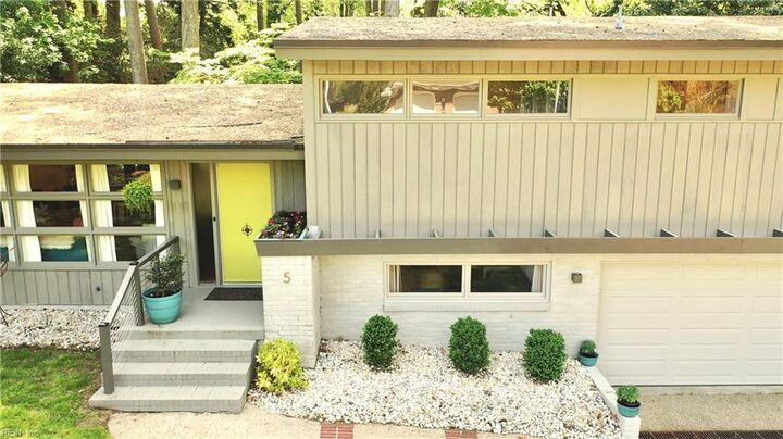 Property Photo:  5 Downing Pl  VA 23606 