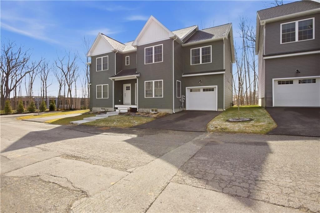 Property Photo:  26 Kensington Way  RI 02919 