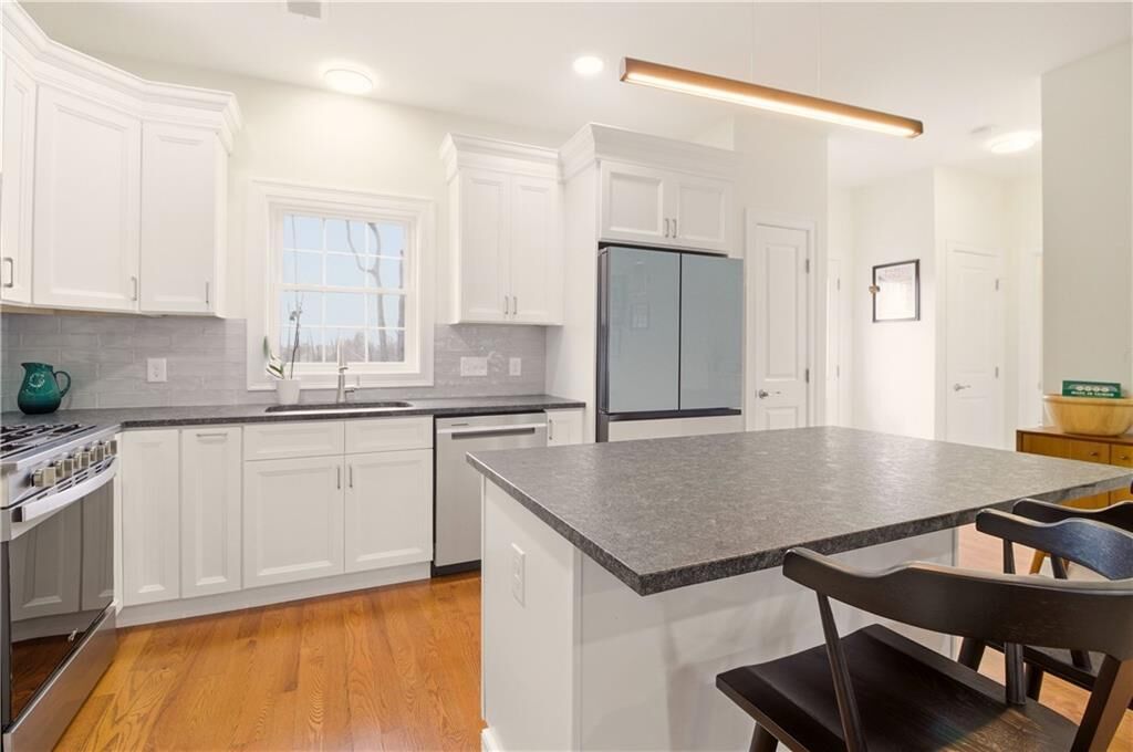 Property Photo:  26 Kensington Way  RI 02919 