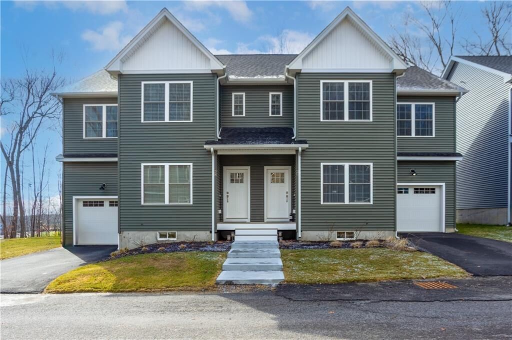 Property Photo:  26 Kensington Way  RI 02919 