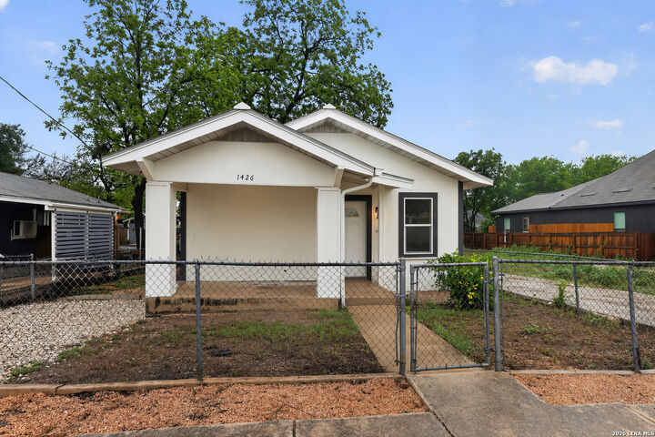 Property Photo:  1426 E Carson St  TX 78208 