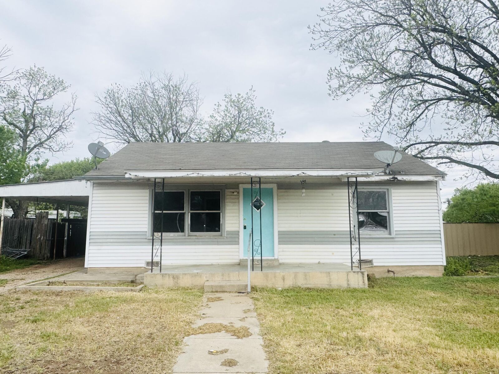 Property Photo:  402 E Dale Street  TX 79567 