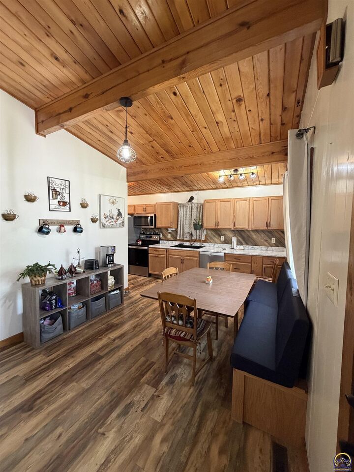 Property Photo:  808 Kansa Dr  KS 66070 