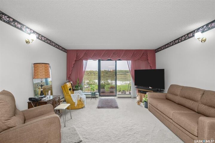 Property Photo: 516 River Street E 1B SK S6V 0A6