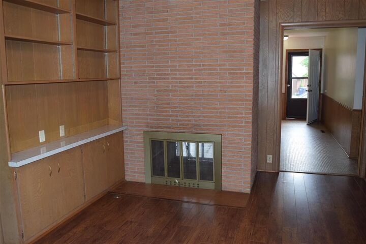 Property Photo: 721 W Lakeshore Drive OK 74075