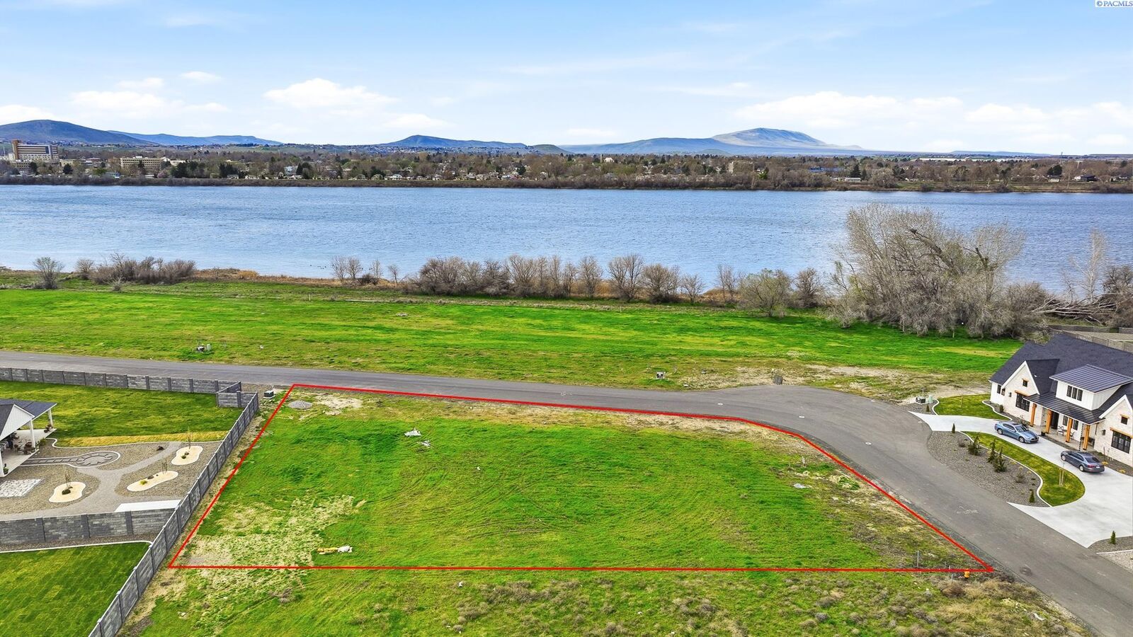 Property Photo: 12818 Rock Creek Dr WA