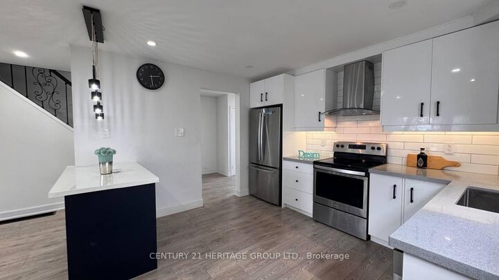 Property Photo:  735 Pam Crescent  ON L3Y 5B7 