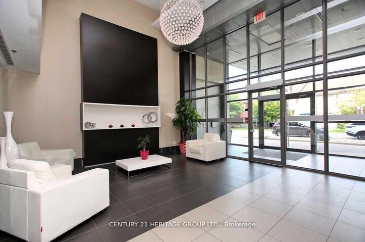 Photo de la propriété: 120 Dallimore Circle 317 ON M3C 4J1