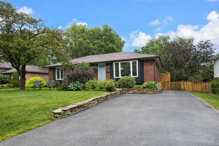 Photo de la propriété:  306 Lindan (Room 2) Avenue  ON K9L 1K6 