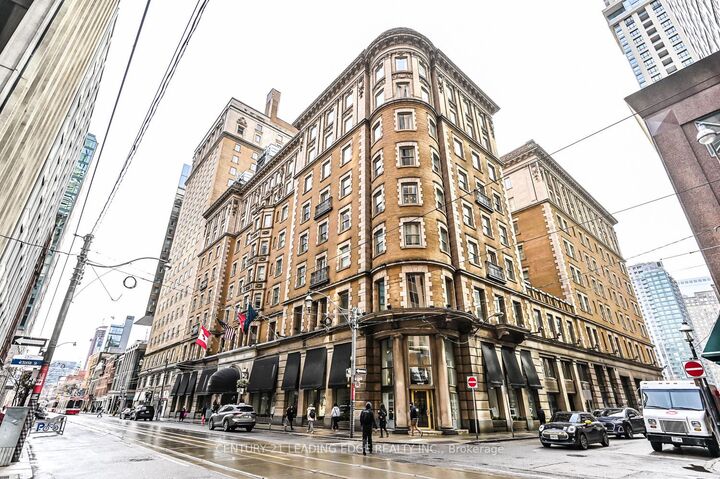 Photo de la propriété: 22 Leader Lane 343 ON M5E 1S5