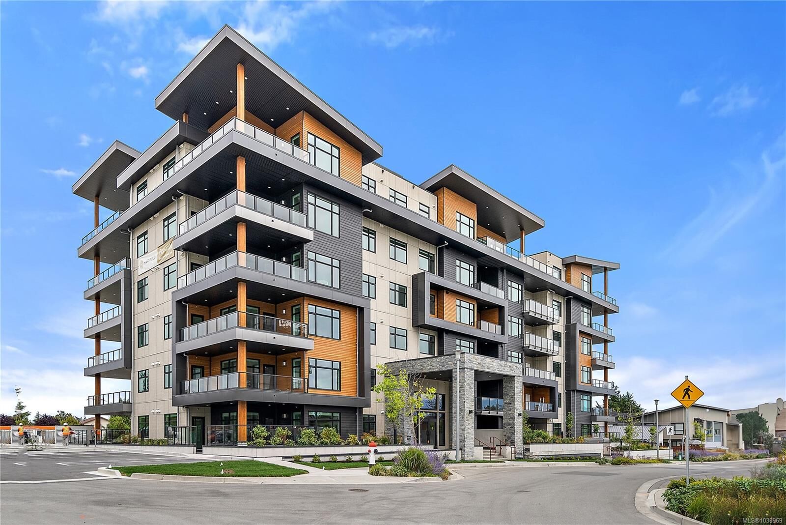 Property Photo: 2520 Hackett Cres #406 BC V8M 0C5