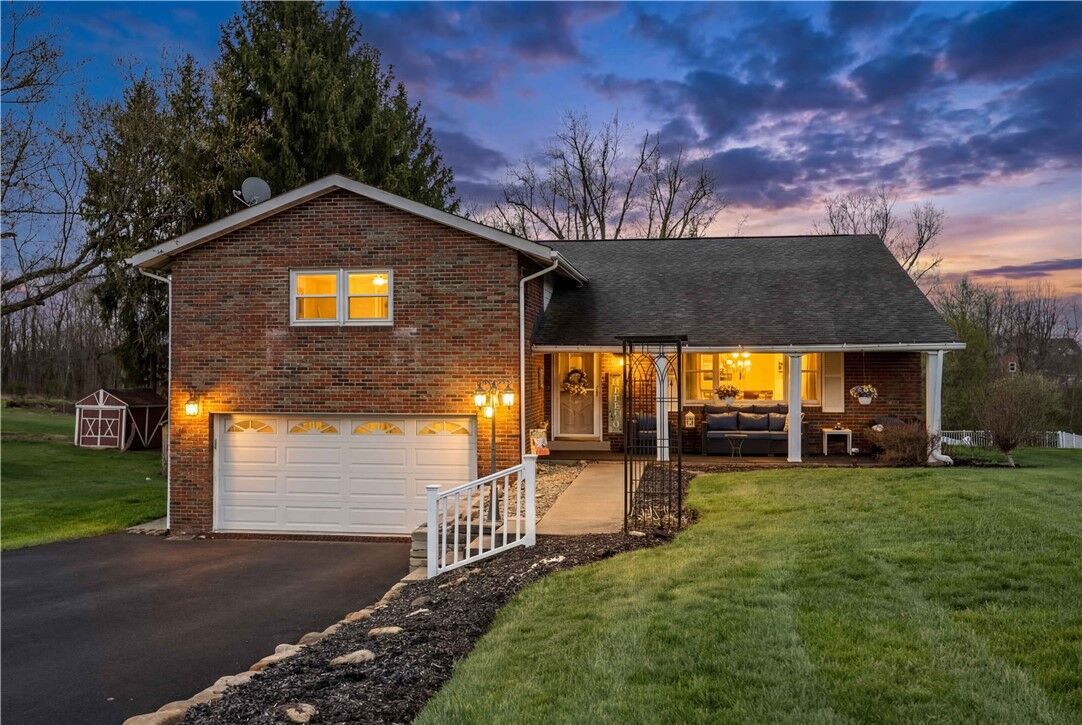 Property Photo: 605 Davidson Dr PA 15074