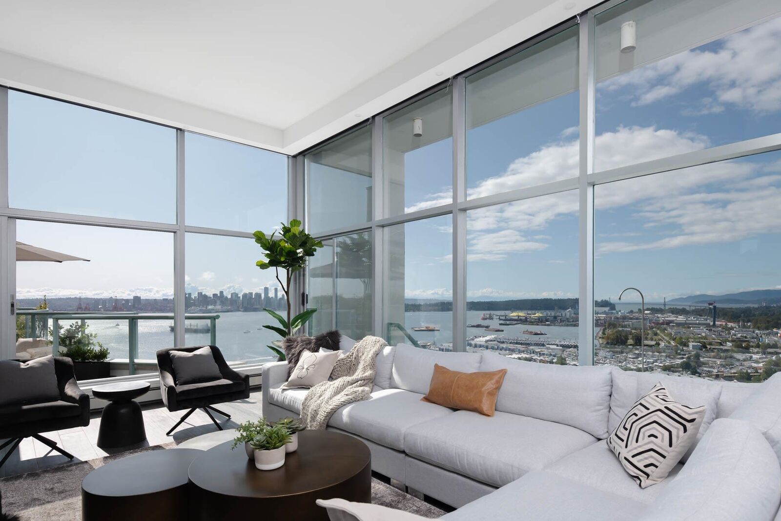 Property Photo: 120 W 2nd Street 2901 BC V7M 1C3