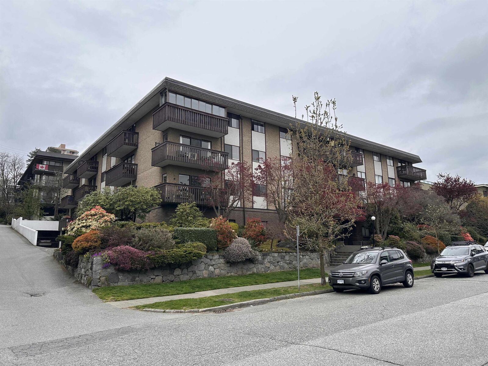 Property Photo: 120 E 4th Street 205 BC V7L 1H6