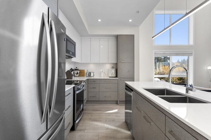 Property Photo: 45500 Market Way 401 BC V2R 6G5