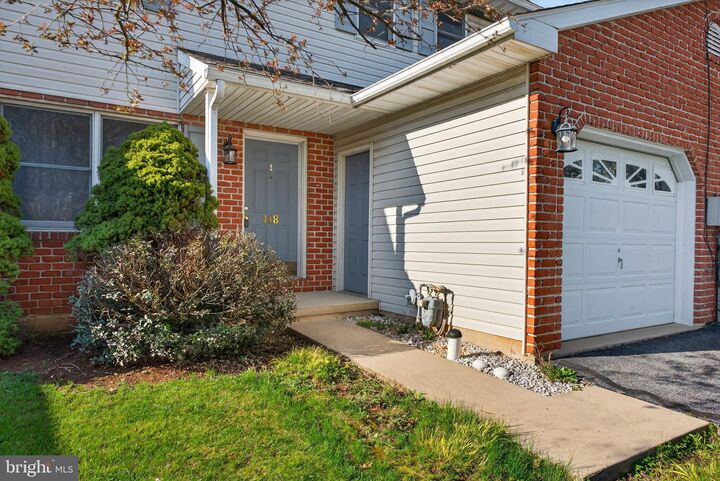 Property Photo:  148 Palm Lane  PA 17042 
