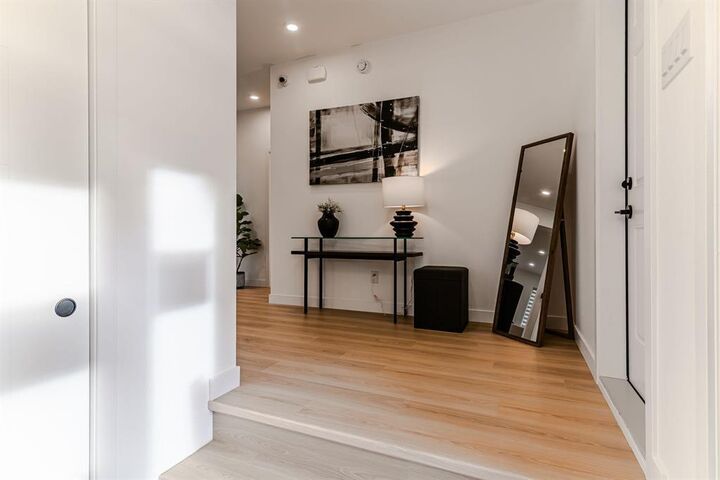 Property Photo: 35 Glenella Gardens MB R2V 5C9