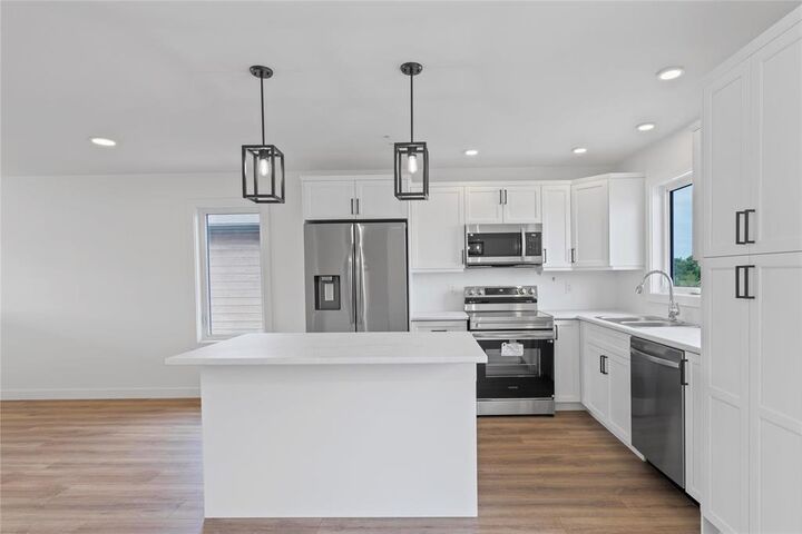 Property Photo: 15 Conifer Cove MB R5L 0L5