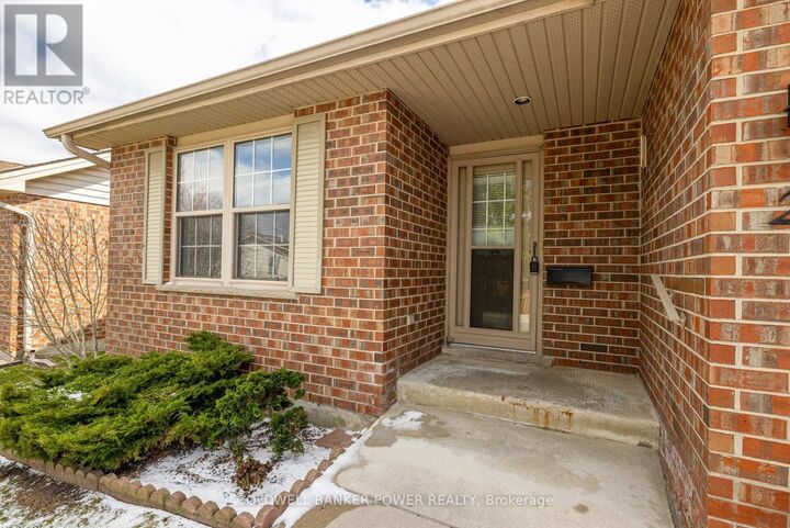 Property Photo:  680 Commissioners Road West 28  ON N6K 4T8 