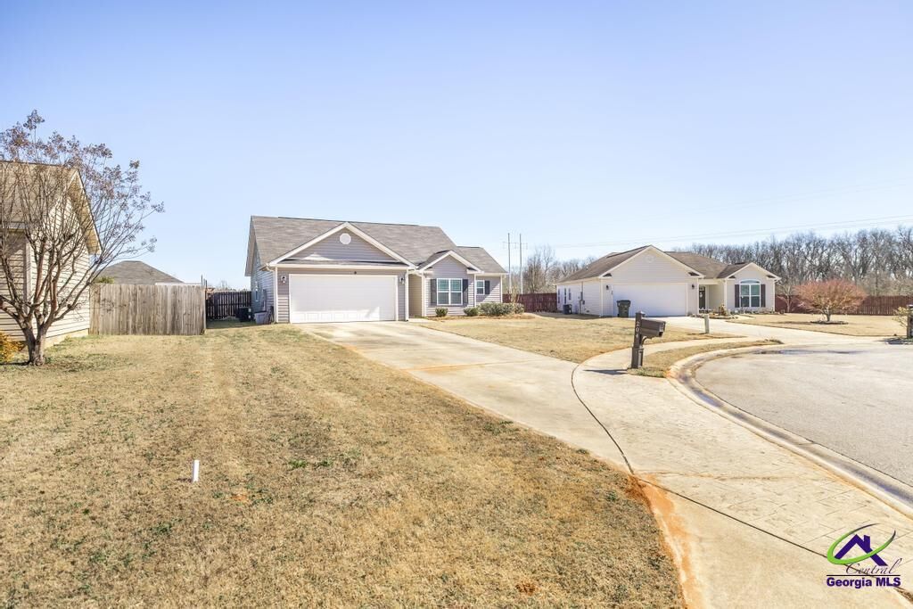 Property Photo:  204 Allington Walk  GA 31088 