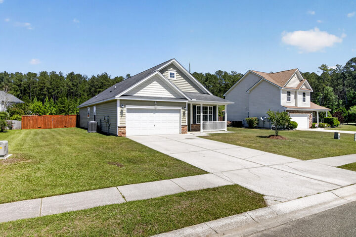 Property Photo:  1002 Bridlewood Farms Parkway  SC 29472 