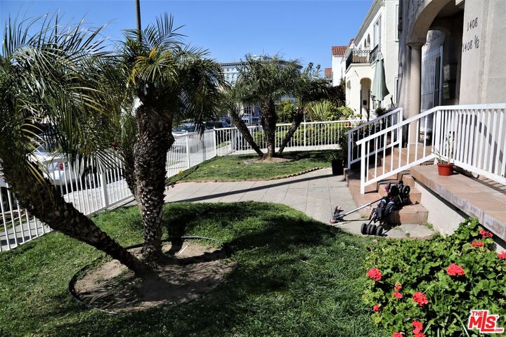 Property Photo:  1406 2nd Ave  CA 90019 