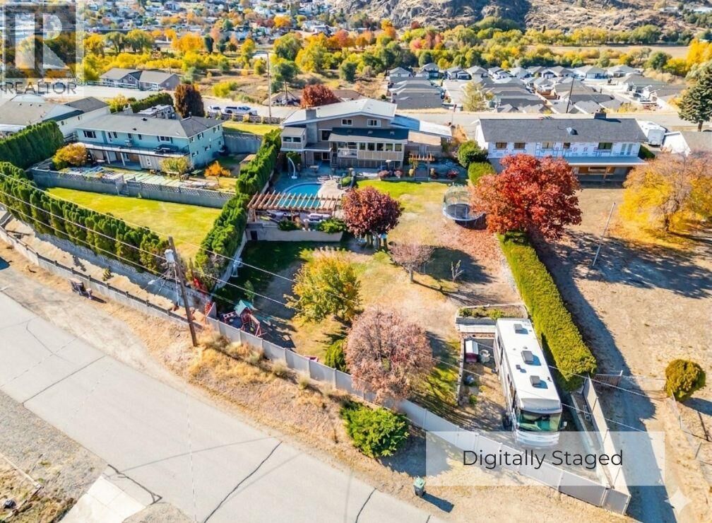 Property Photo: 6521 Bellevue Drive BC V0H 1T4