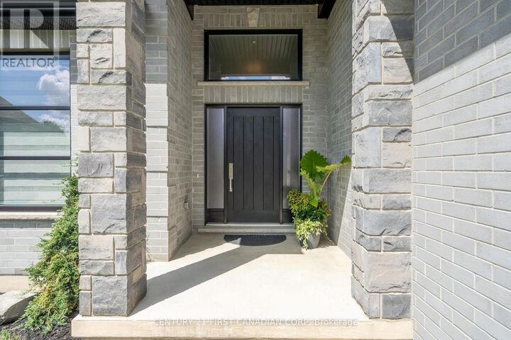 Property Photo:  16 Foxborough Place  ON N0M 2P0 