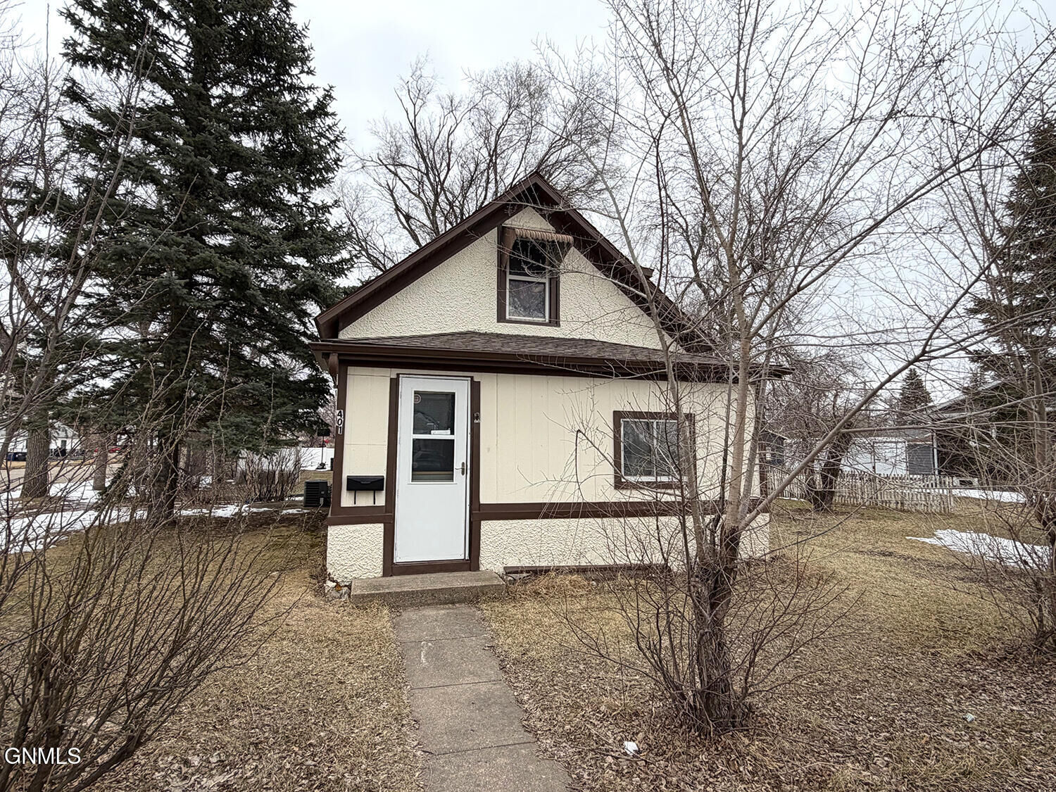Property Photo:  401 7th Avenue SE  ND 58401 