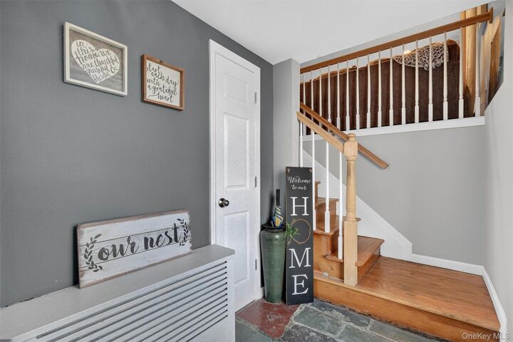 Property Photo:  216 Edgewood Drive N  NY 12550 