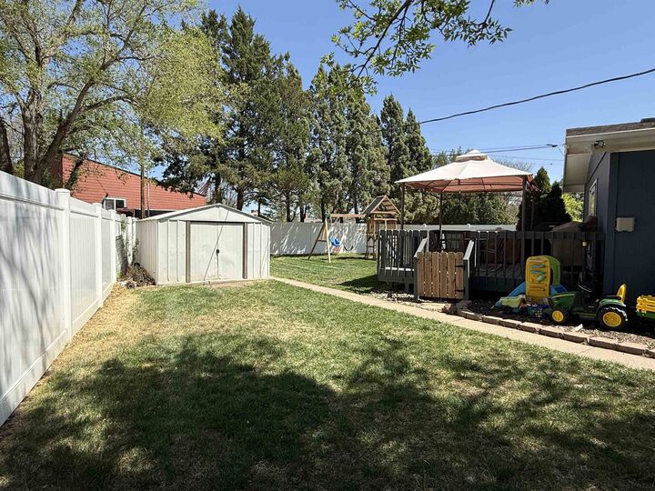 Property Photo:  2011 W C St  NE 69101 