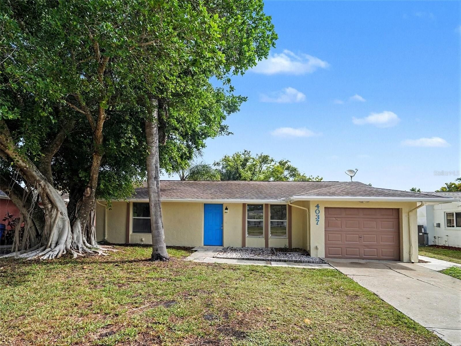 Property Photo:  4037 Maverick Avenue  FL 34233 