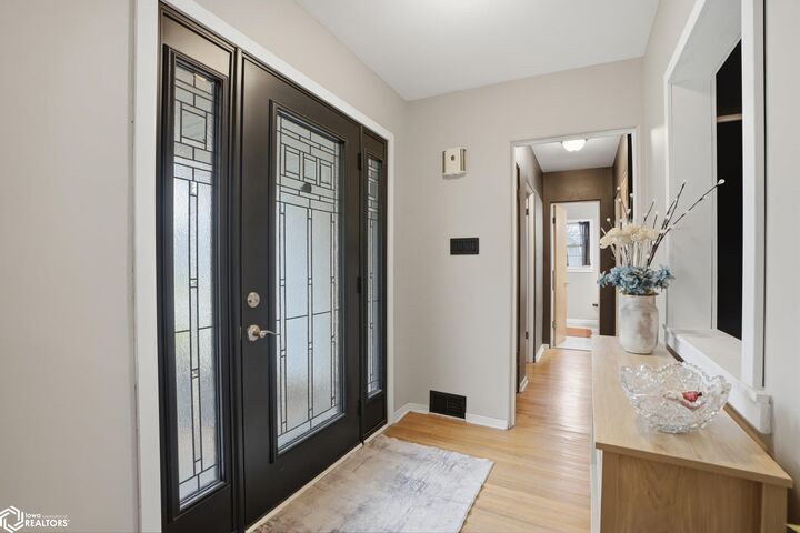 Property Photo:  100 Orchard Place  IA 52601 