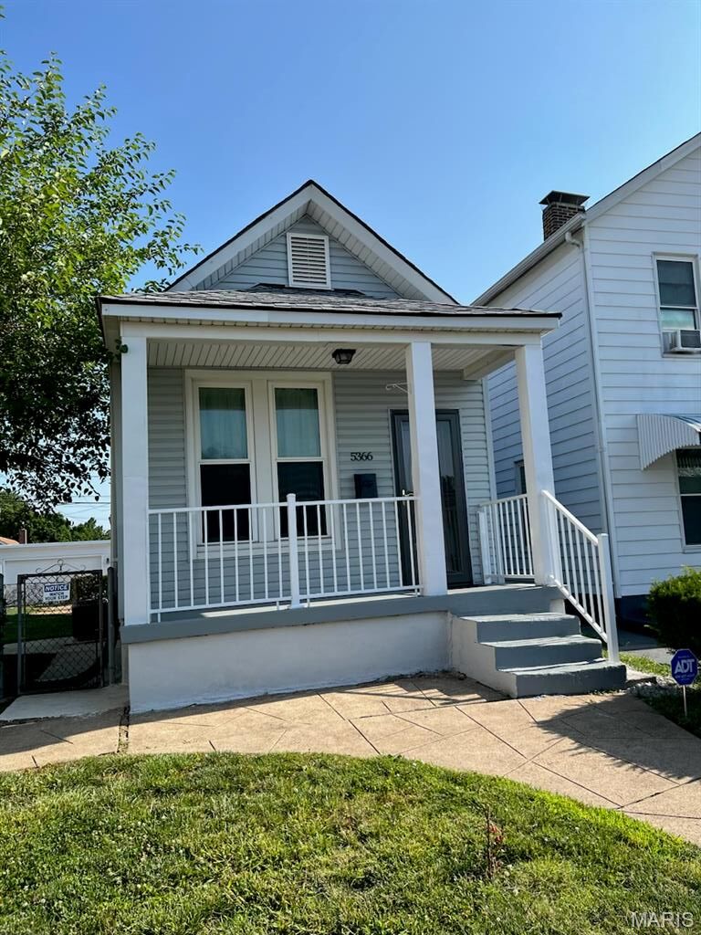 Property Photo: 5366 Southwest Avenue MO 63139