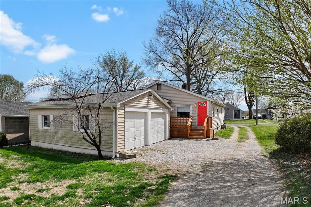 Property Photo:  112 3rd Avenue  IL 62025 