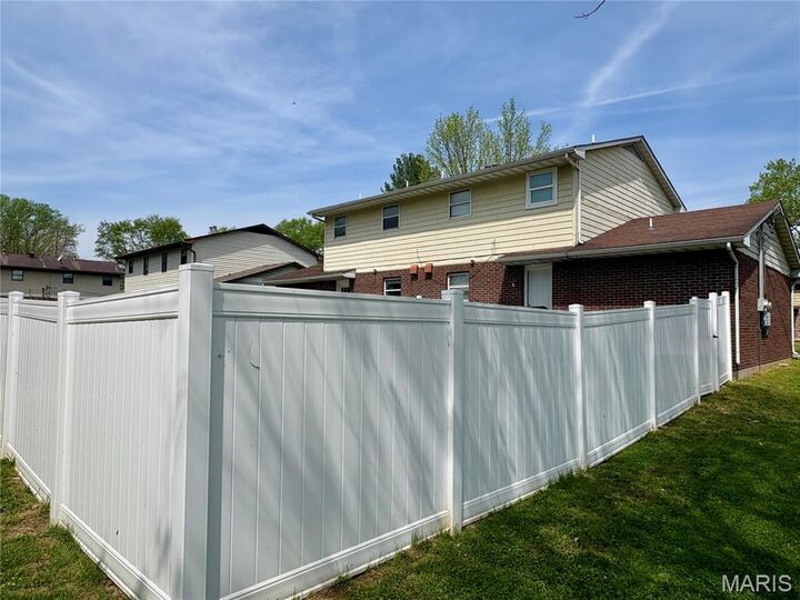 Property Photo:  1027 &Amp 1029 Village Lane  MO 63701 