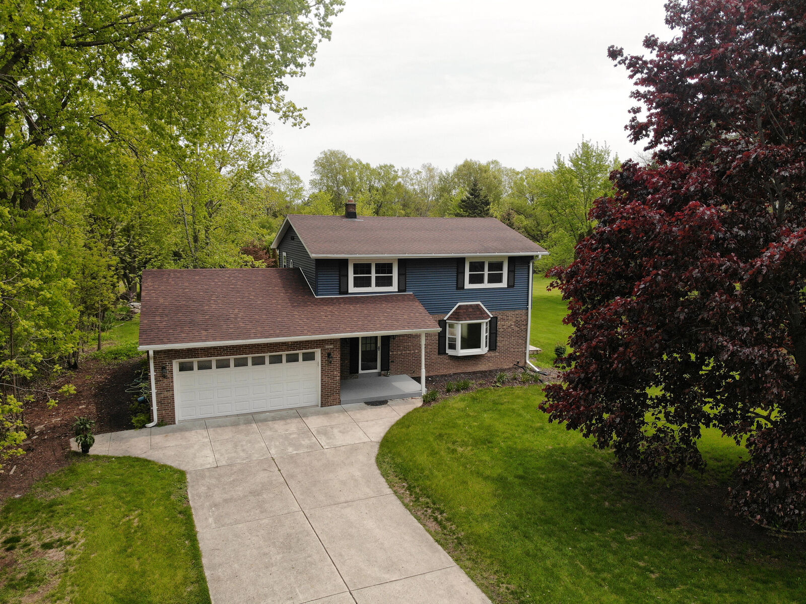 Property Photo:  10234 N La Cresta Dr   53092 