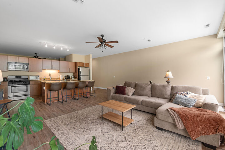 Property Photo:  1902 N Commerce St 102  WI 53212 