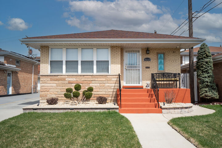 Property Photo:  4114 W 79th Place  IL 60652 