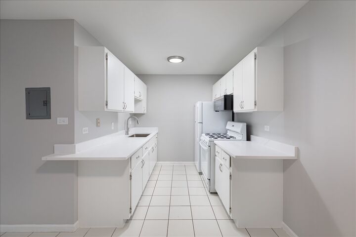 Property Photo: 5740 East Avenue 2D IL 60525