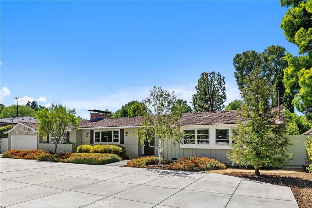 Property Photo:  5823 Lubao Avenue  CA 91367 